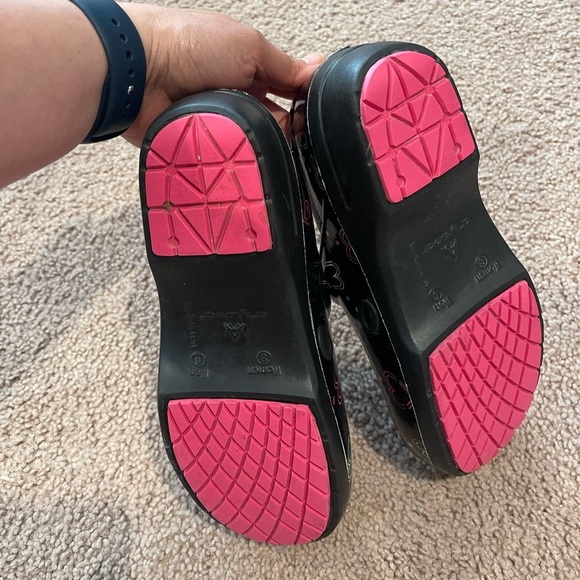 ANYWEAR Slip-Resistant Hearts Nurse Clogs For Women - Picture 6 of 7